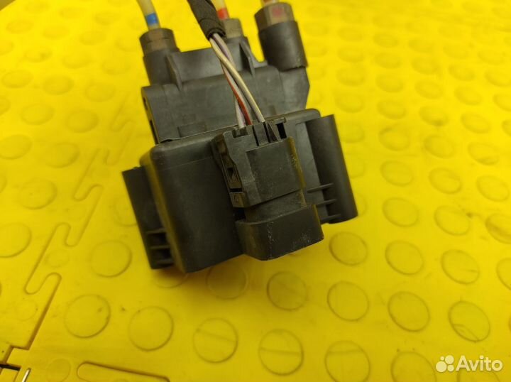 Блок клапанов пневмоподвески Mercedes-Benz S212