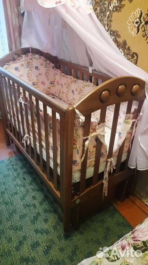 Кровать с балдахином бортиком