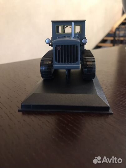 Модель трактора 1/43