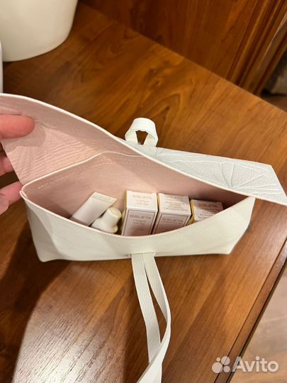 Sisley кожаная косметичка с наполнением