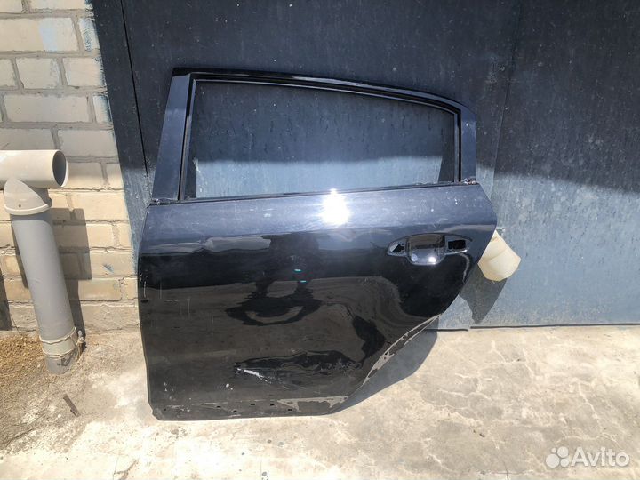 Задняя левая дверь Kia Rio XLine