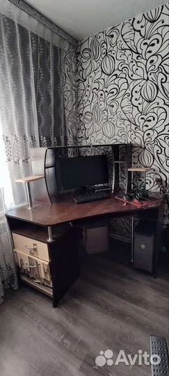 Компьютерный стол