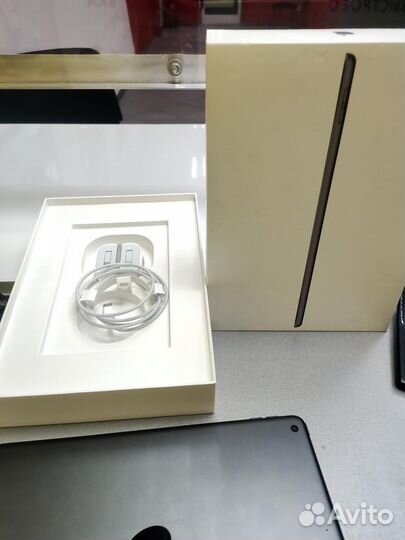 Планшет Apple iPad (9th) 10.2-inch 2021 Wi-Fi 64GB