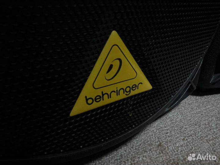 Behringer B210D Активная акустическая система 2 шт