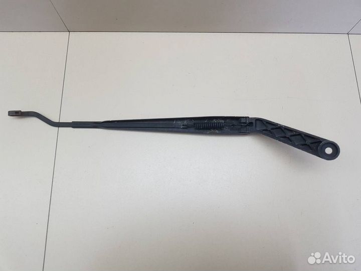 Поводок стеклоочистителя передний правый Nissan Ce