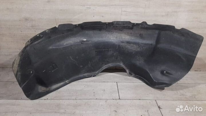 Подкрылок передний правый Toyota Land Cruiser