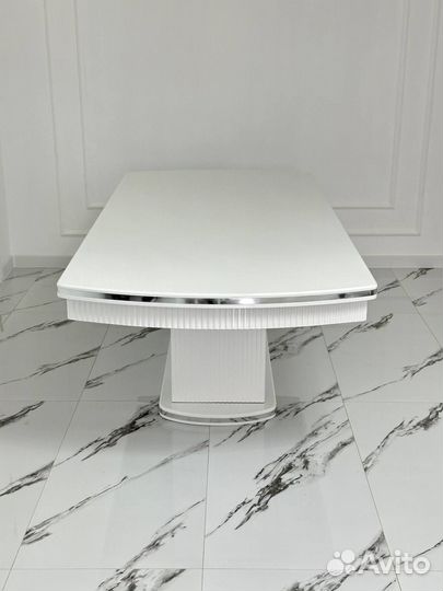 Кухонный стол и стулья новые