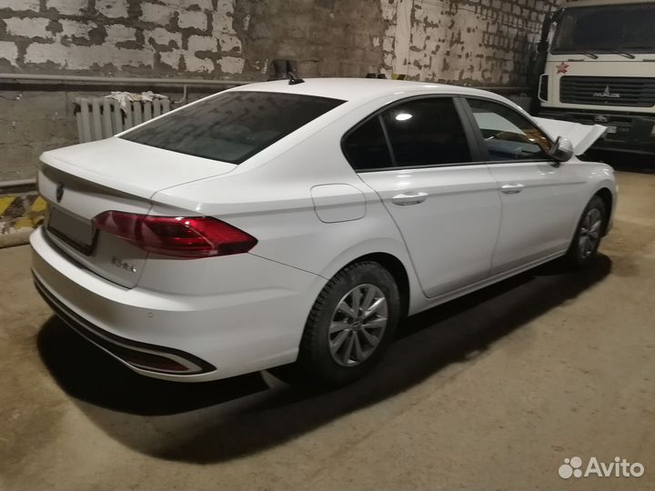 Volkswagen Bora 1.5 AT, 2022, битый, 44 342 км