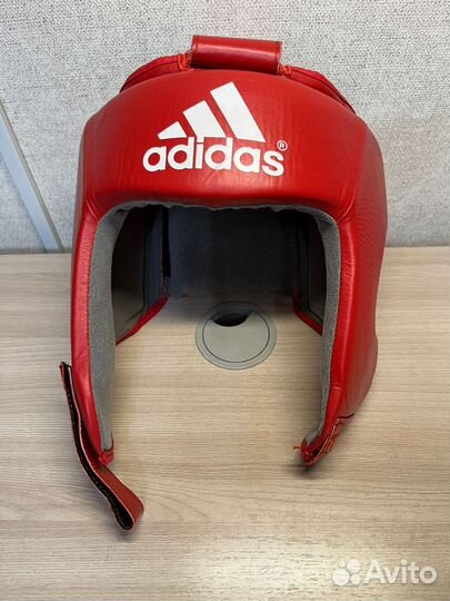 Боксерский шлем adidas aiba