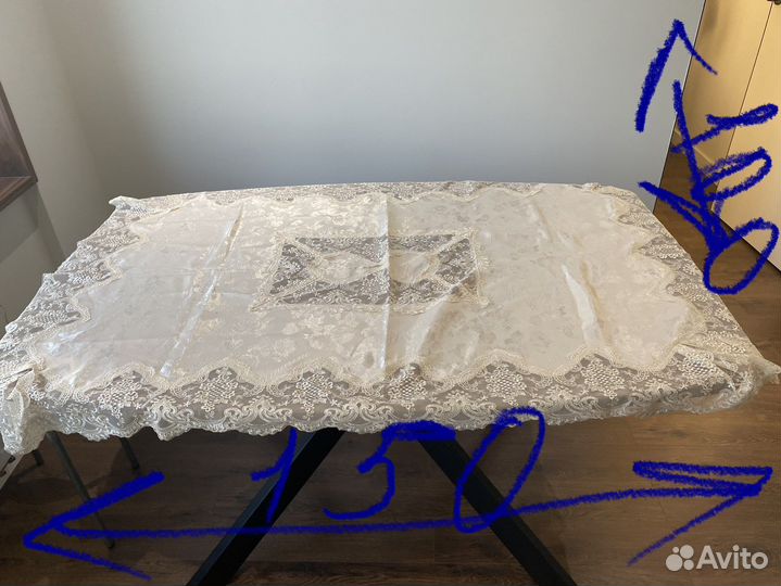 Скатерть с кружевами