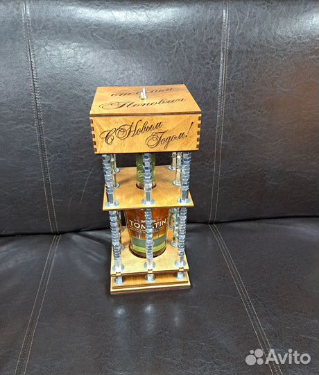 Коробка - клетка с гайками под бутылку