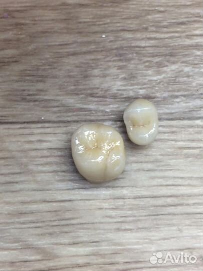 Зубной техник керамист