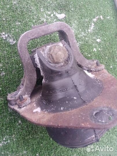 Опора двигателя правая Renault Laguna 1999