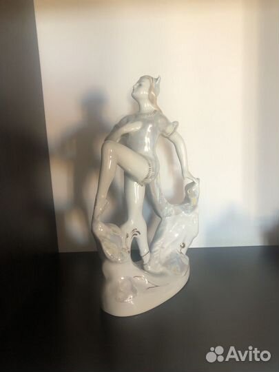 Статуэтка фарфор