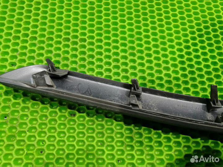 Молдинг заднего бампера левый Nissan Tiida C11