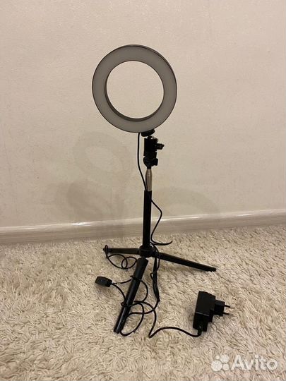 Маленькая кольцевая лампа