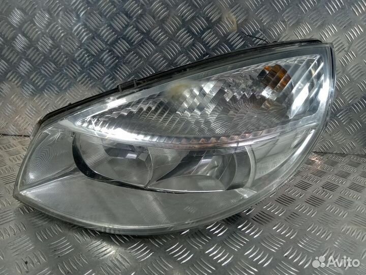 Фара Renault Scenic (2003-2009)