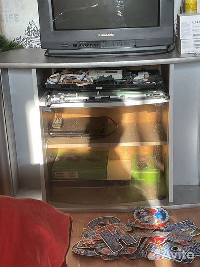 Тумбочка со стекляной дверцой