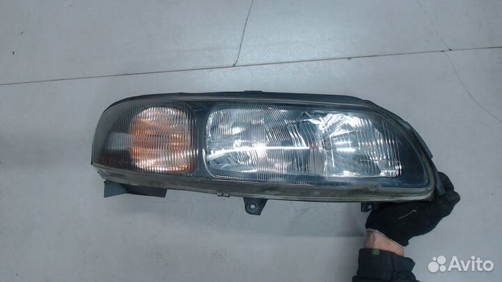 Фара (передняя) Volvo V70, 2004