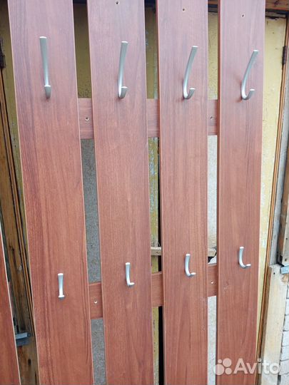 Вешалка настенная