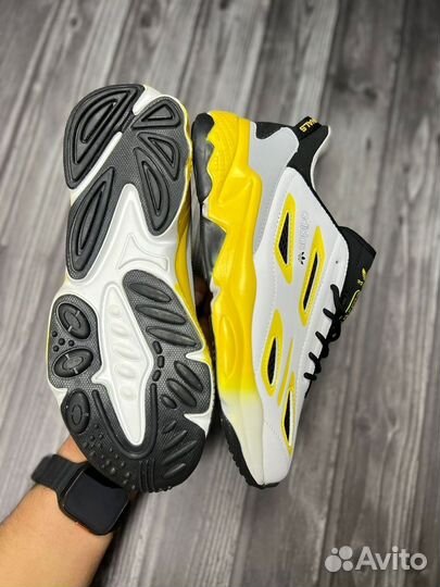 Кроссовки adidas ozweego Белые