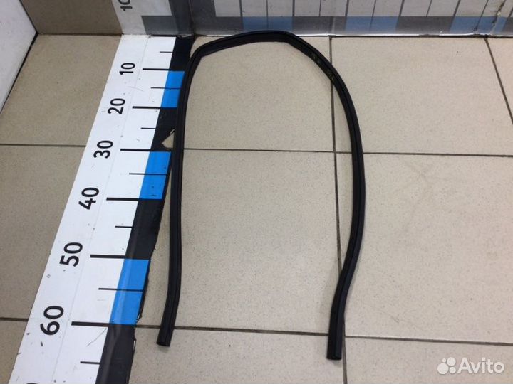 Уплотнитель капота Mazda 3 BL 2009-2013