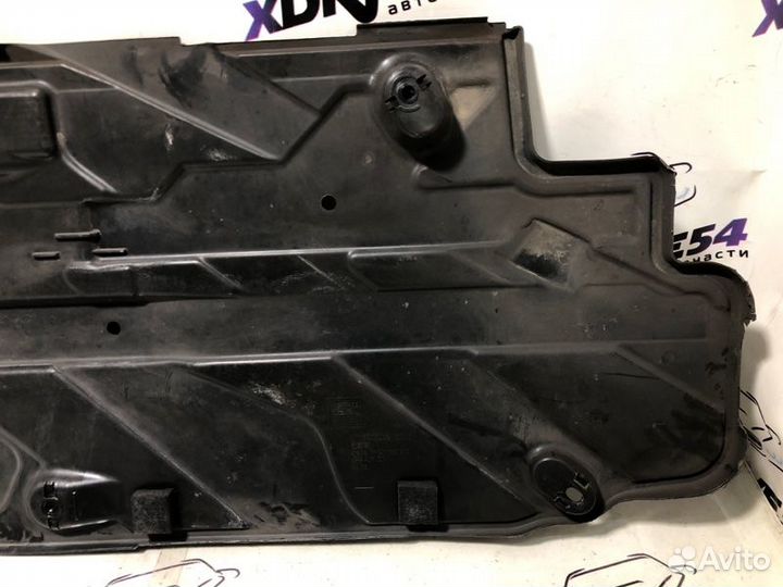 Защита днища кузова правая Mercedes-Benz C200 W204