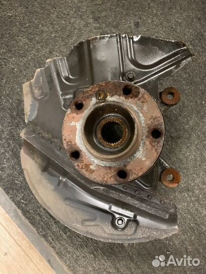 Кулак поворотный со ступицей Bmw X5 E53 3.0D M57