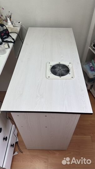 Стол маникюрный со встроенным пылесосом