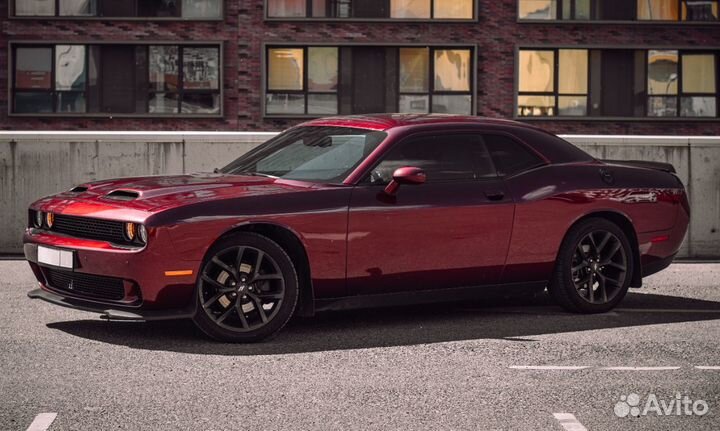 Аренда Dodge Challenger от одной минуты в Москве