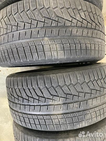 Hankook Winter I'Cept Evo2 W320A SUV 295/35 R23