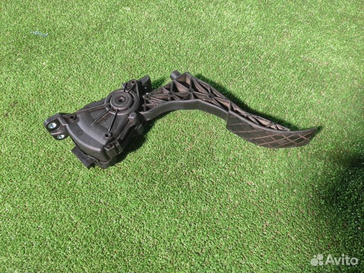 Педаль газа Volkswagen Polo Sedan седан 1.6 2011