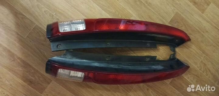 Фары передние и задние на Nissan Serena