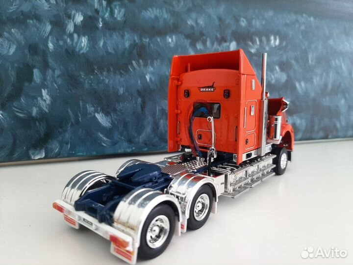 Kenworth T 909 orange AUS Drake