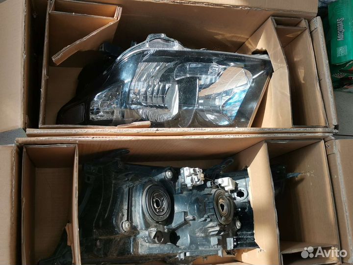 Фары на toyota land cruiser 200 передние