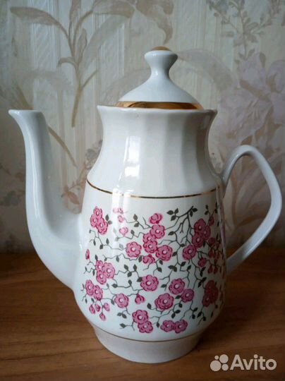 Кофейник, чайник, чайный сервиз