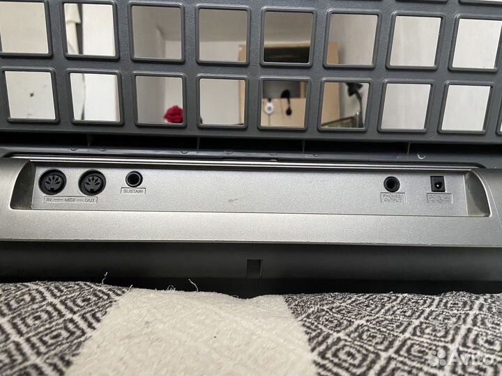 Синтезатор Yamaha PSR-R300