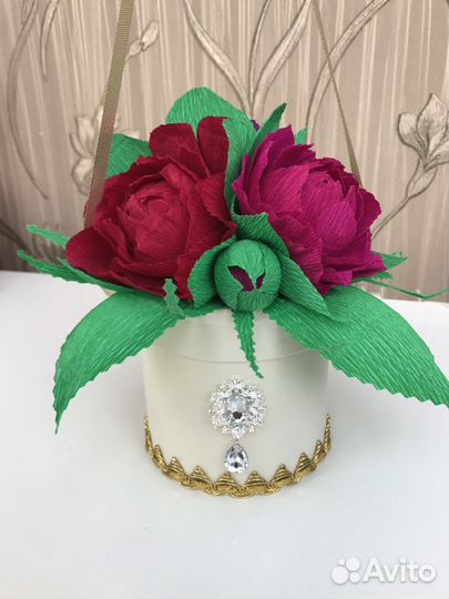 Подарочная коробочка украшенная пионами, подарки л