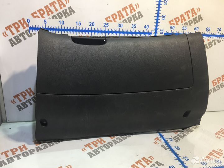 Шкода Октавия Бардачок центральной консоли