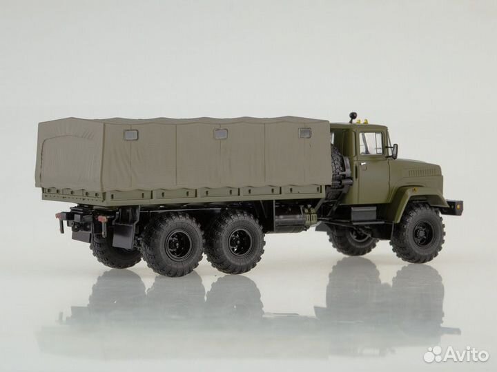 Коллекционная модель автомобиля краз-260