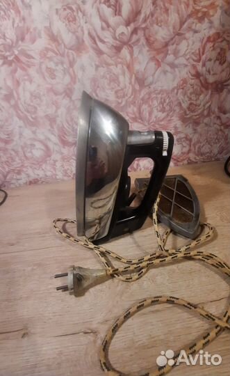 Комплект: Утюг СССР и подставка