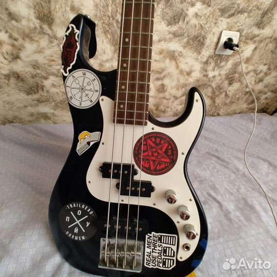 Бас гитара Greg Bennett Corsair