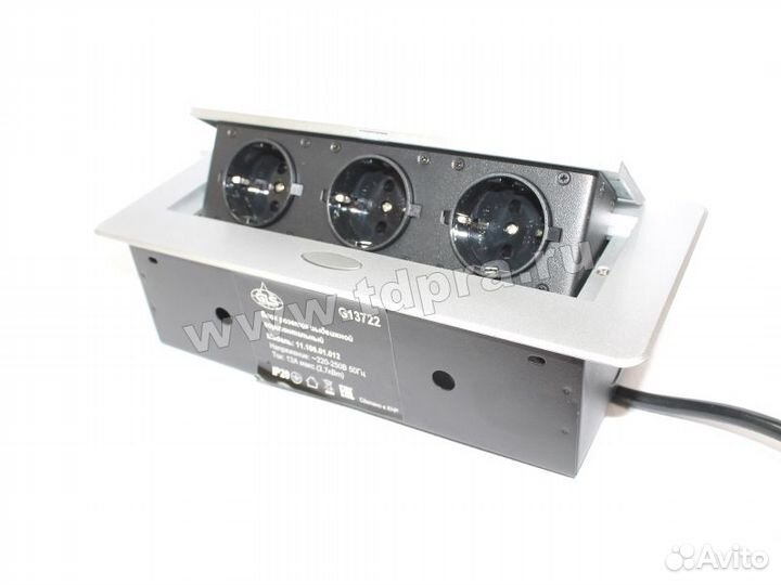 Блок розеток выдвижной горизонтальный, 3-euro, вну