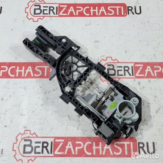 Кронштейн ручки двери передний левый Volkswagen