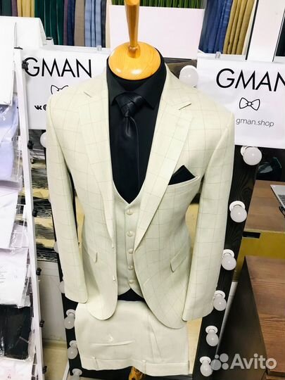 Мужской костюм бежевый свадебный