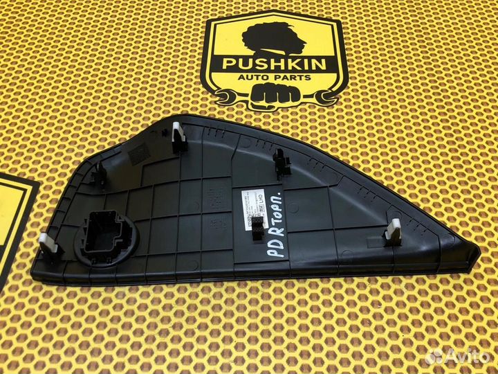 Накладка торпедо торцевая правая Hyundai I30 PD