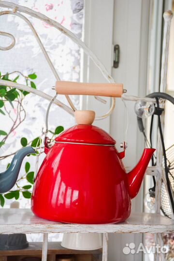 Чайник эмалированный новый и чугунный мармитник