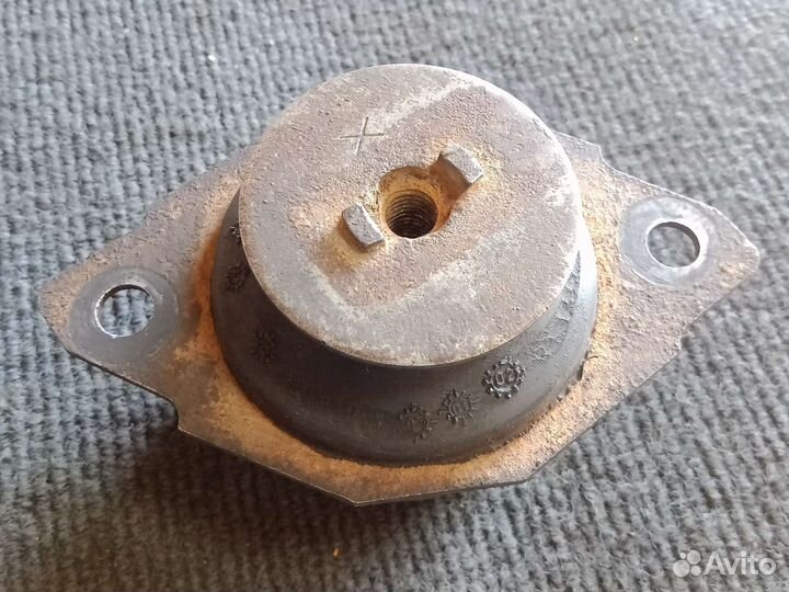 Подушка двигателя Фольксваген Пассат б3