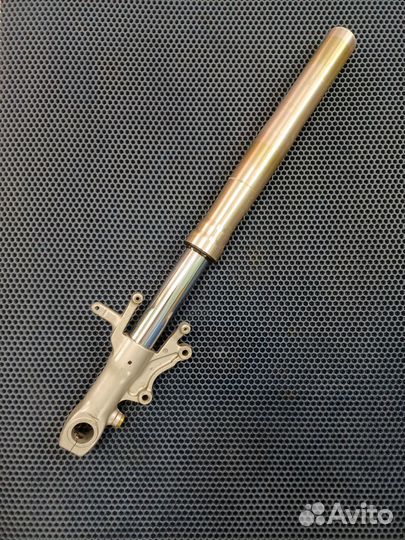 Kawasaki zx7r, zx7, ZX750P перо правое в сборе