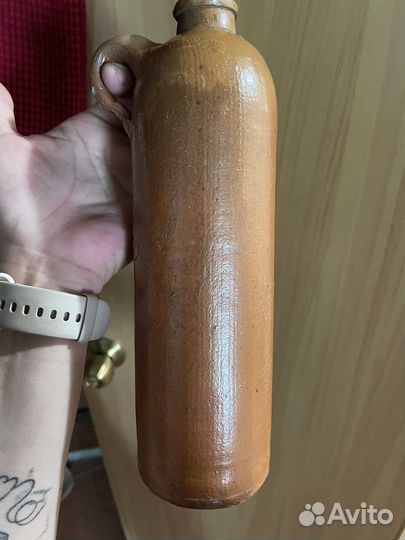 Глиняная бутылка с клеймом